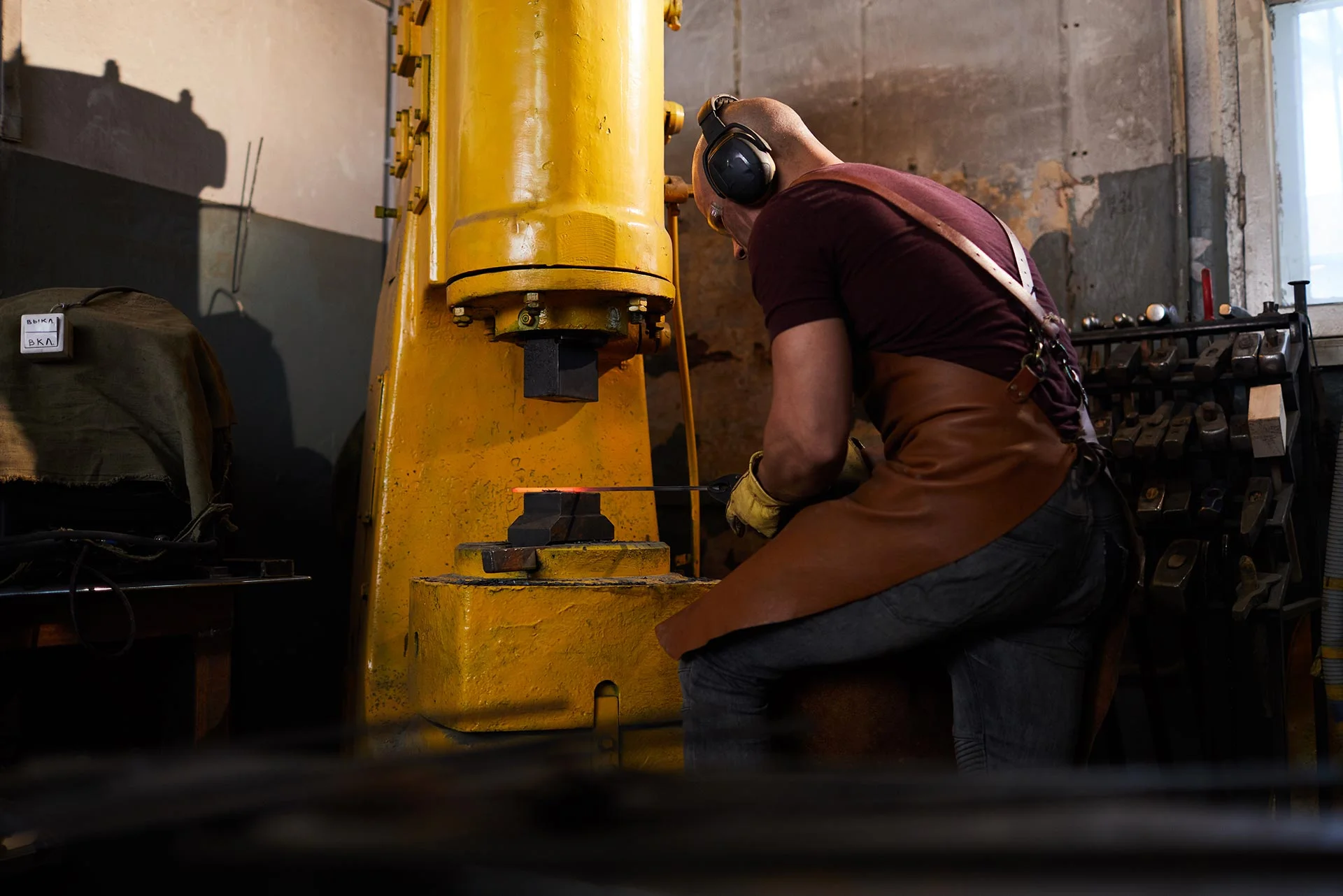 Rukovoditelj-hidraulicnom-presom