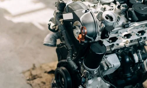 Strojar motora sa unutarnjim izgaranjem